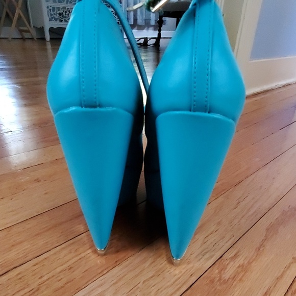 Shoes - Picture 2 of 4